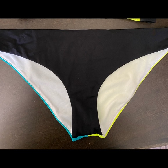 Pink bikini - Picture 4 of 6